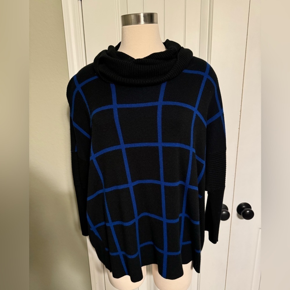 Spense Size Large oversized royal blue and black geometric sweater- EUC